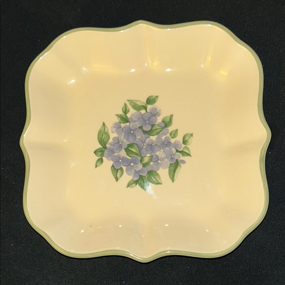 Pfaltzgraff Other - Pfaltzgraff purple and Green Floral Dinnerware Plate